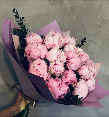 Купить Монобукет из пионов «Красивые чувства» с доставкой в Томске -  Городские цветы