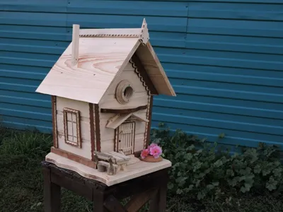 Кормушка домик для птиц из дерева - 61 фото