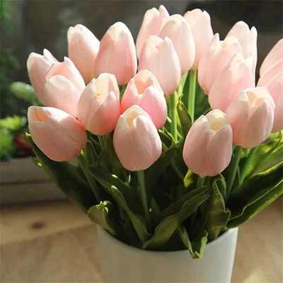 Купить 29 розовых тюльпанов в коробке R974 в Москве, цена 6 261 руб.