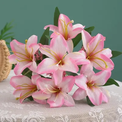 Лилия розовая поштучно в Елабуге от лучшей компании «Love Flowers»