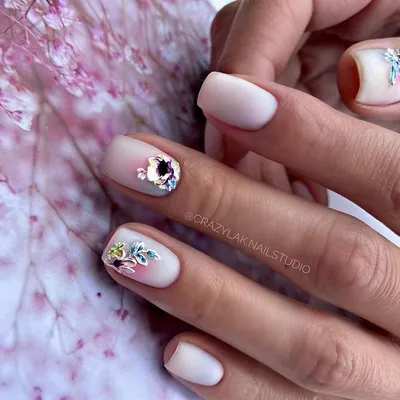 Весенний маникюр 2023: 10 самых красивых дизайнов на короткие ногти💅 |  theGirl