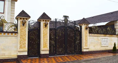Красивые ворота для частного дома с забором и калиткой - 39 фото