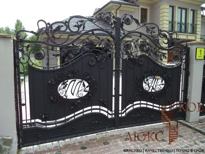 Красивые ворота в Грозном