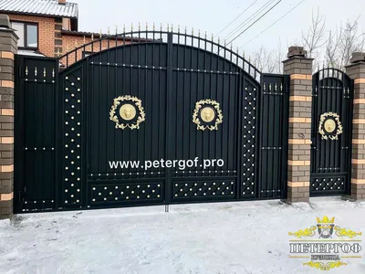 Украшения для металлических ворот. Какие элементы декора использовать.