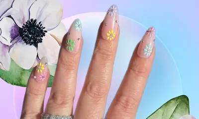 Красивый маникюр с цветами