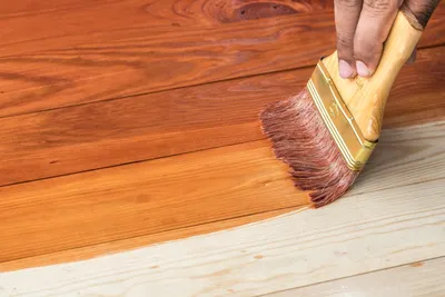 Чем лучше покрасить деревянный пол в доме или на даче: советы профессионалов