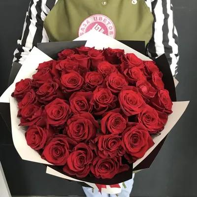 Цветы в шляпных коробках : Красные розы в белой коробке