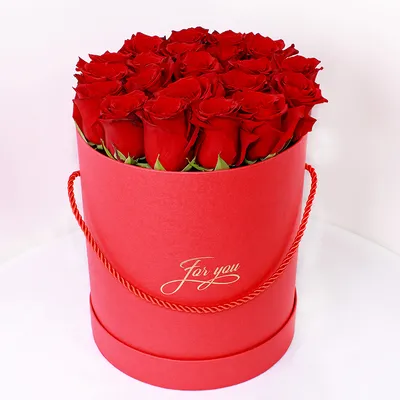 Купить Красные розы в белой коробке model №255 в Новосибирске