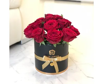 Купить Красные розы в коробке 23 шт Быхов | UFL