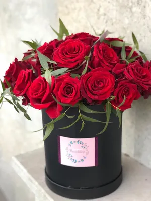 15 красных роз в шляпной коробке заказать с доставкой в Красноперекопске