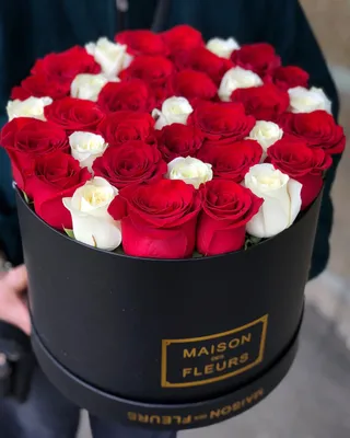 Шикарные красные розы в коробке-цилиндре купить в Краснодаре с доставкой