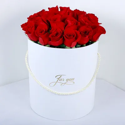 Купить Красные розы в коробке с лентой model №531