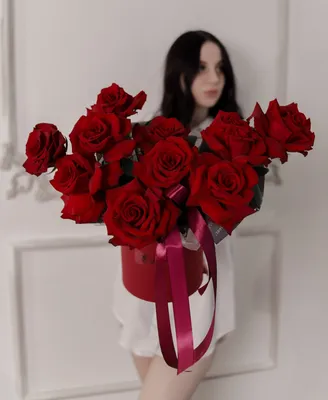 Купить красные розы в белой шляпной коробке в Минске с доставкой
