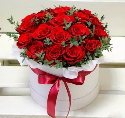 Цветы в коробке \"Красные розы\" в Шахтах - Купить с доставкой по цене от 2  890 руб. | Цветы в коробке \"Красные розы\" в интернет-магазине Ultra Flowers