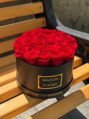 Пионовидные красные розы в коробке | доставка по Москве и области