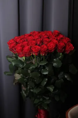 Букет красного цвета в Москве 🌼 купить букет из красных цветов онлайн с  доставкой | Флористическое кафе VioletFlowers 🌷