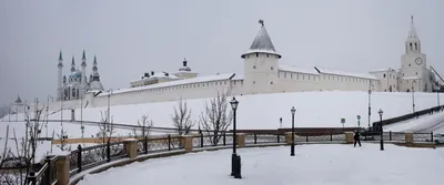 Московский Кремль зимой. Панорамный вид на знаменитой московского Кремля.  Кремль главная достопримечательность в Москве Стоковое Фото - изображение  насчитывающей красно, фасад: 180489520