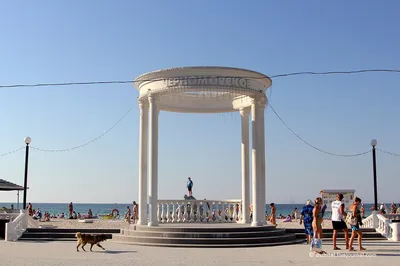 Крым. Черноморское. Поселок, застрявший в СССР