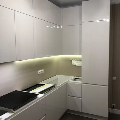 Белая угловая кухня с крашеными фасадами в стиле Хай-Тек за 220000 рублей  от Кухнидар. Фото и проектная документация
