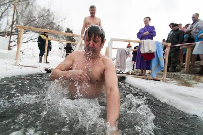 Крещение и прорубь: Массовые крещенские купания не являются древней  украинской традицией « Новости | Мобильная версия | Цензор.НЕТ