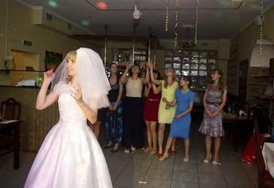Невеста приехала на свадьбу в гробу | Прикол.ру - приколы, картинки, фотки  и розыгрыши!