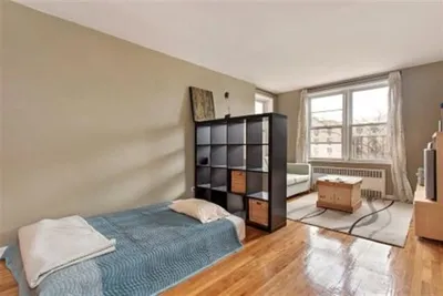Арендуемая квартира в Манхаттане, Нью-Йорке Стоковое Изображение -  изображение насчитывающей немного, восточно: 50239659