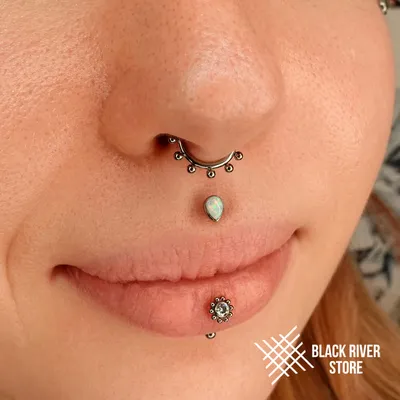 Прокол лабрет для губы в Москве | Студия пирсинга «Piercing.Wiki»