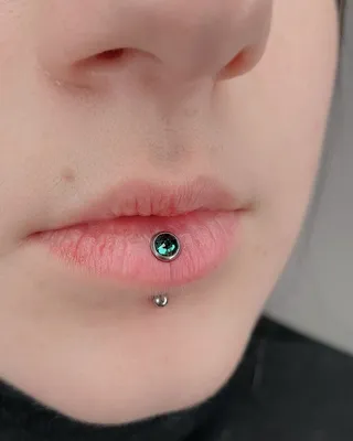 Пирсинг губы || Студия \"Piercing VL\"