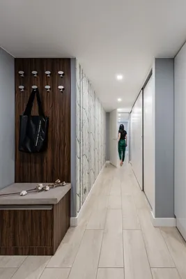 Узкие коридоры с полом из керамической плитки – 135 лучших фото-идей  дизайна коридора | Houzz Россия