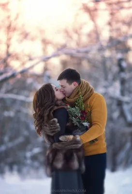 Romantic Snow Love Story.Young Couple Guy Girl Lying,playing In Snowy  Winter Forest With Trees.Walking, Having Fun, Laughing In Stylish Warm  Clothes, Fur Coat,woole Jacket,shawl.Date,vacation Weekend. Фотография,  картинки, изображения и сток-фотография ...