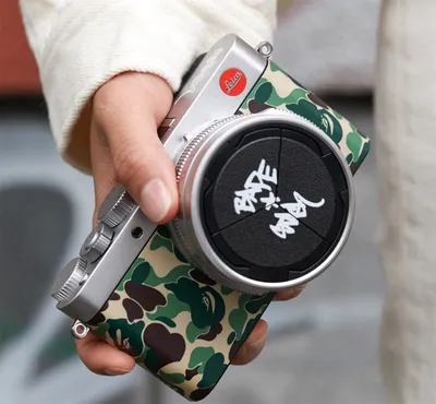 Представлена фотокамера Leica D-Lux 7 A BATHING APE х STASH в уличном  дизайне