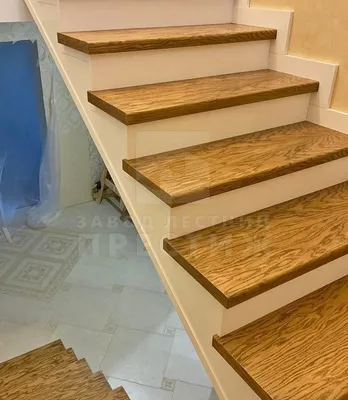 Двухмаршевая деревянная лестница из ясеня ЛС-1382 - купить в  Санкт-Петербурге, цена от 560000 руб.