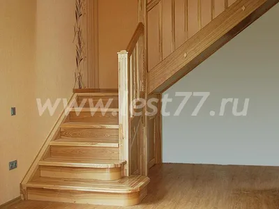 Светлая лестница из ясеня 03-01. Изготовление на заказ деревянных лестниц в  Москве