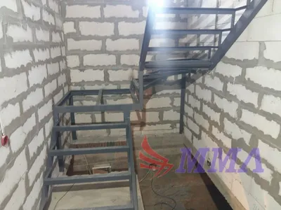 Лестницы с площадкой, купить лестницу с поворотной площадкой на второй этаж