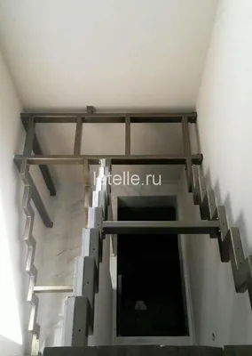 П-образная лестница с площадкой и забежными ступенями - купить лестницу на  металлокаркасе на заказ в Москве