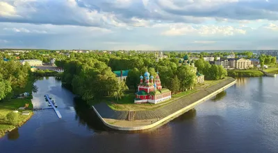 2 подруги школьницы девушек, лето в городе на природе Он говорит в его ухе  Концепция, тайна, сюрприз, правда Стоковое Фото - изображение насчитывающей  подруги, приятельство: 121748360