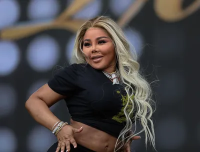 Lil Kim Is Coming Out With a Biopic and Memoir