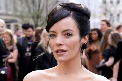 Lily Allen debuts new blonde hair transformation