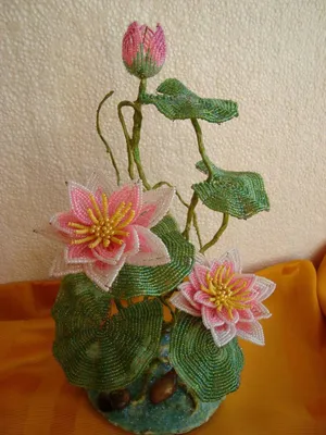 Лилия из бисера (106 фото): пошаговые мастер-классы для начинающих и схемы  плетения цветка лилия