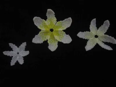 Лилия из бисера (106 фото): пошаговые мастер-классы для начинающих и схемы  плетения цветка лилия