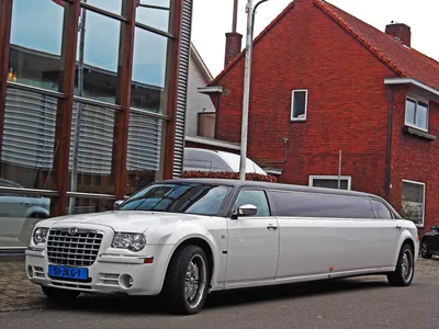 Chrysler 300 Limousine | LimousinesWorld | Custom Chrysler Limos USA |  Chrysler Limos Builder | Chrysler Limousines Manufacturer