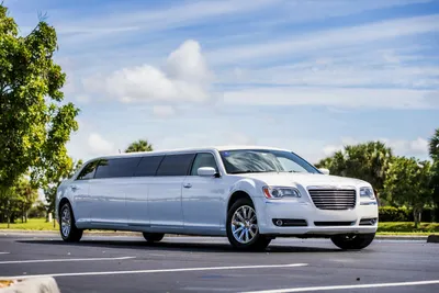 12 Passenger White Chrysler Limousine | Lasting Impressions
