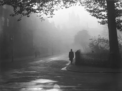Пугающие черно-белые снимки Лондона, утопающего в «тумане» в начале 20 века