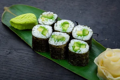 🍣 Маки-роллы с авокадо из ресторана Пряности и Радости – фото, вес, цена