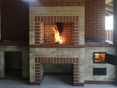 Барбекюшница из кирпича с плитой под казан