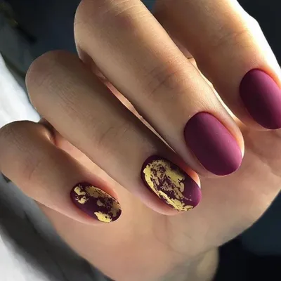 Nail Clinic - 🍷Бордо — модный цвет, особенно в сочетании с золотом.🍷 Бордовый  маникюр, так же как и красный, можно отнести к классическим оттенкам в  дизайне ногтей, которые подходят не только под