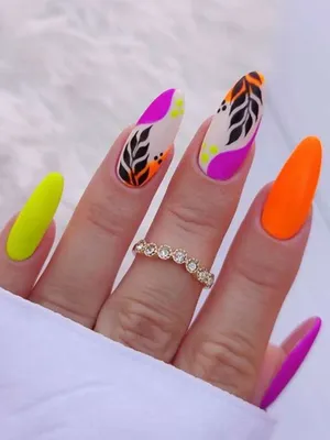 Copycat Claws: Gradient Mosaic Nail Art