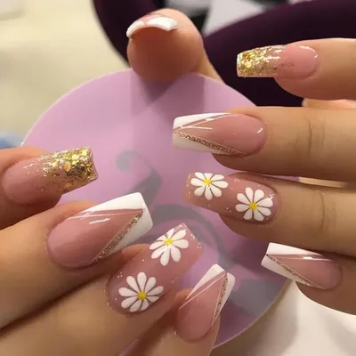 Подборка нежных цветочных дизайнов маникюра🌻 Маникюр с ромашками и  подсолнухами — новый тренд лета 2020🔝 Вдохновляйся и приходи к нам за… |  Instagram