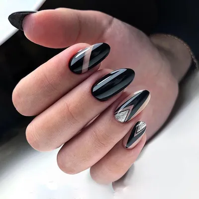 Безупречный темный маникюр 2021: стильные фото-идеи темных ногтей на любой  вкус | ВКонтакте