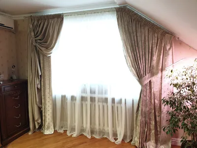 Ателье Амплуа, шторы Белгород - 🏡Парные мансардные окна.🏡 Продолжение.  Еще один вариант оформления мансардного помещения при наличии 2-х окон со  скошенным потолком. К легкой тюлевой ткани с структурой льна подобрали  портьеры с
